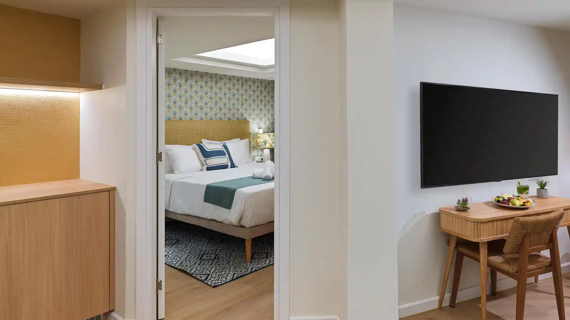 חדר דלוקס משפחתי עם נוף לבריכה