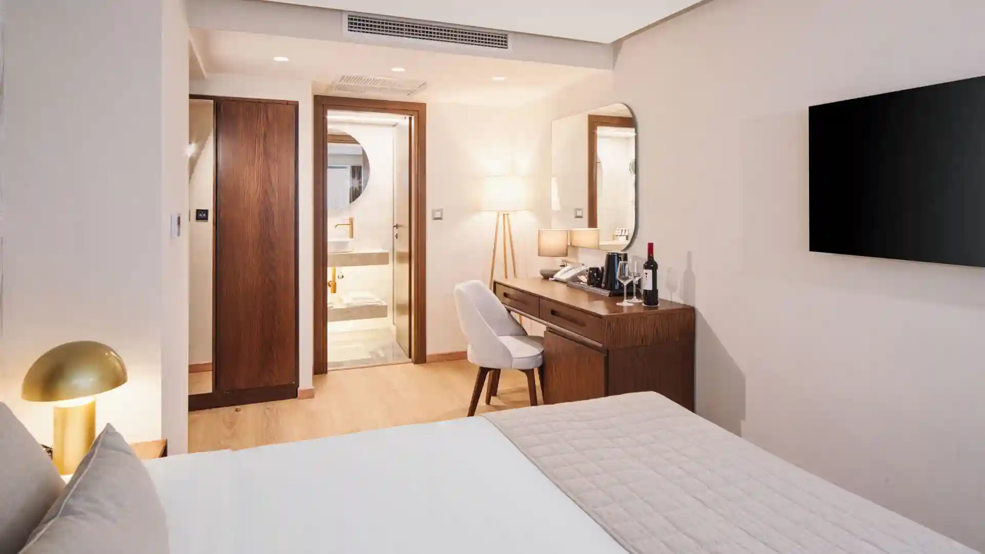 Standard Atrium Room