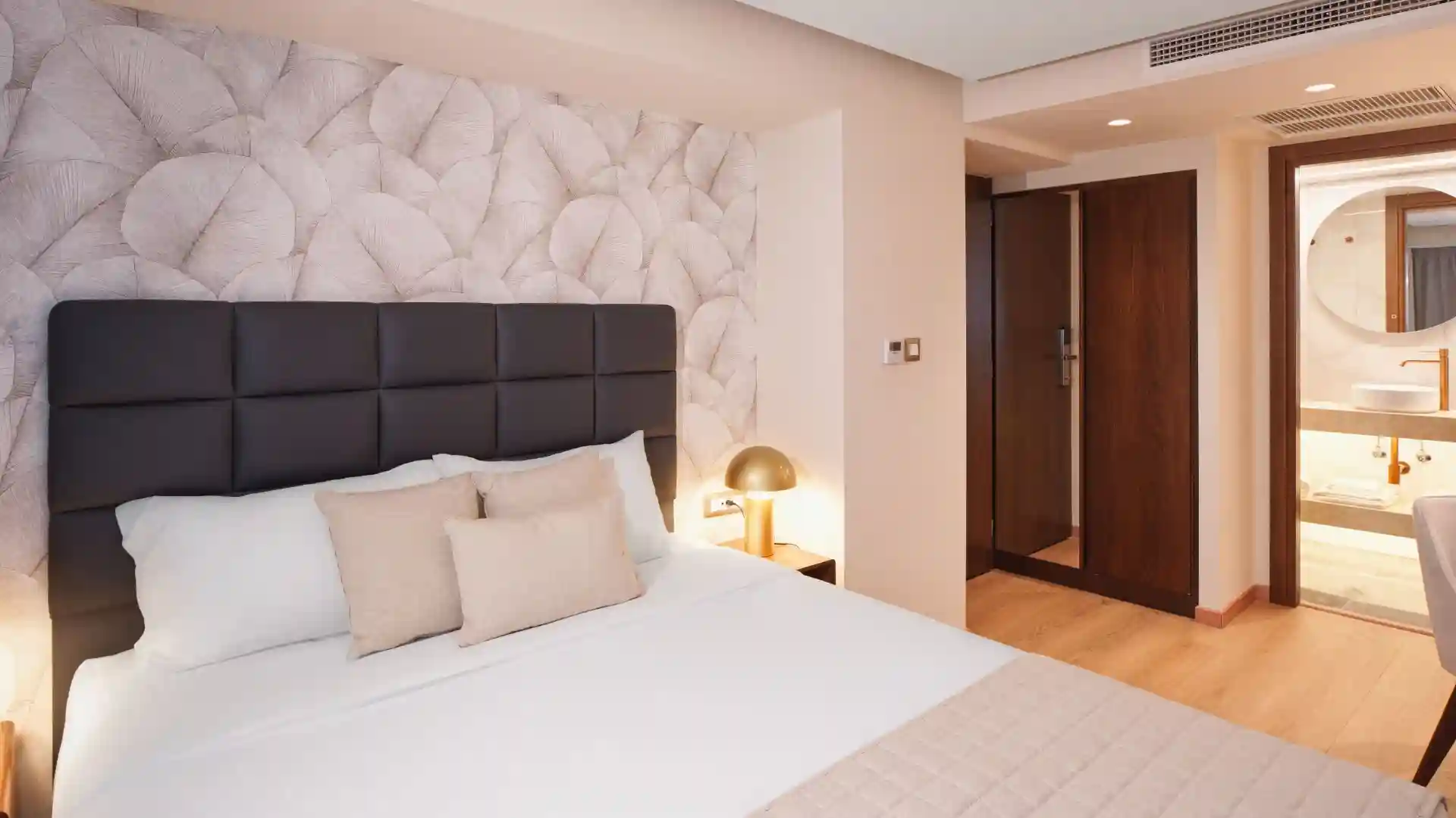 Standard Atrium Room