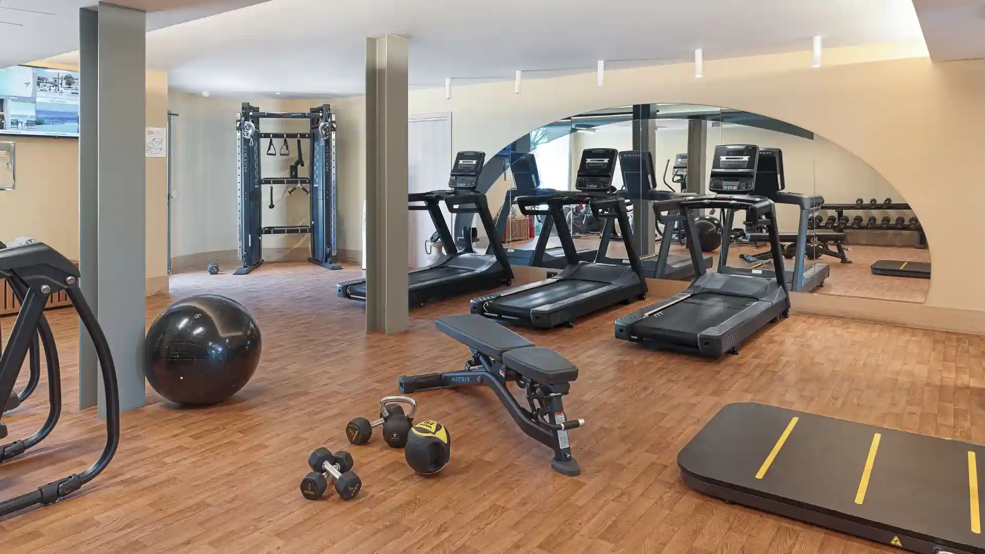 Photo Gallery Photo - fullyEquippedGym_02.webp