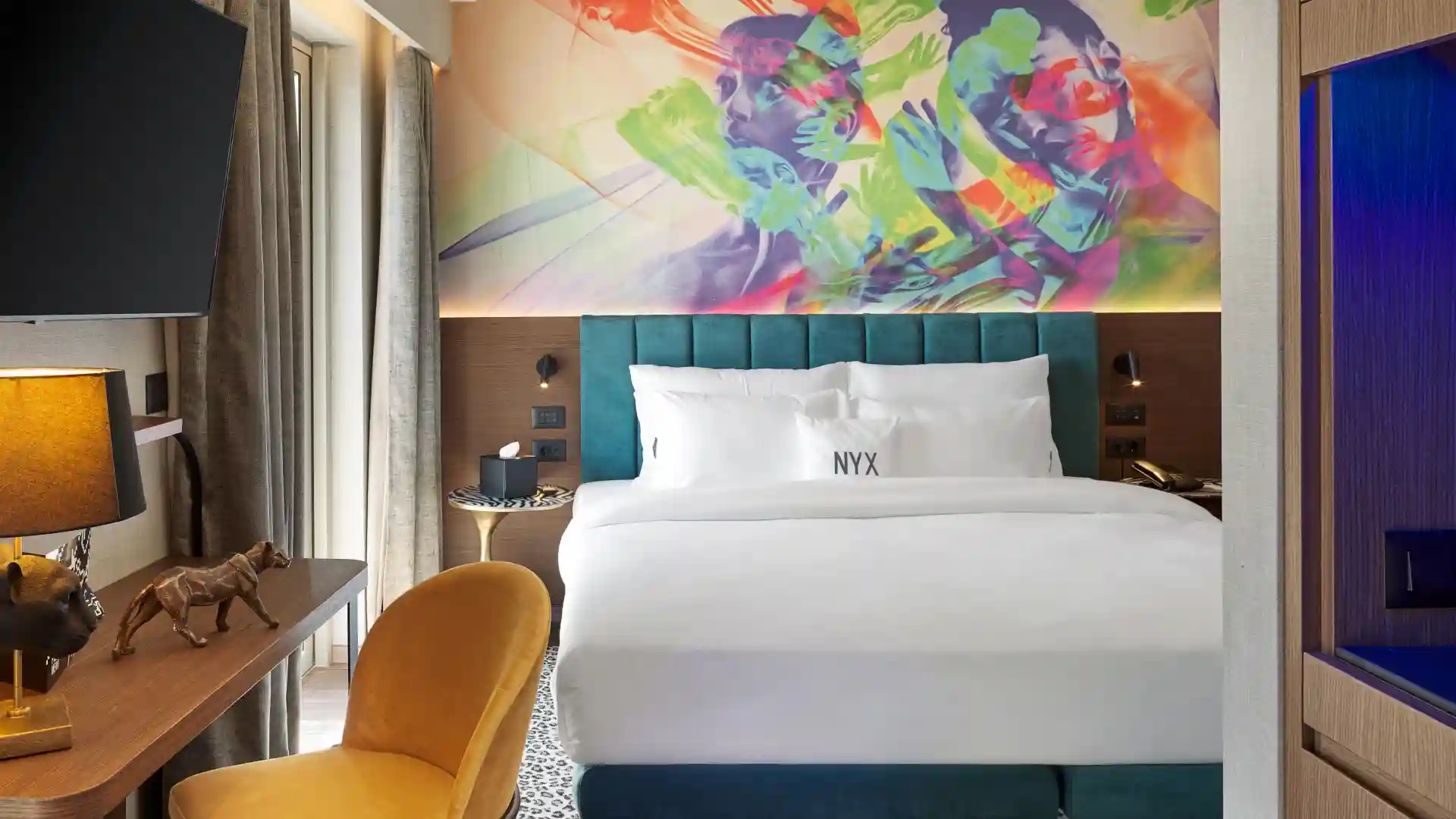 חדר אקזקיוטיב עם גישה לטרקלין העסקים