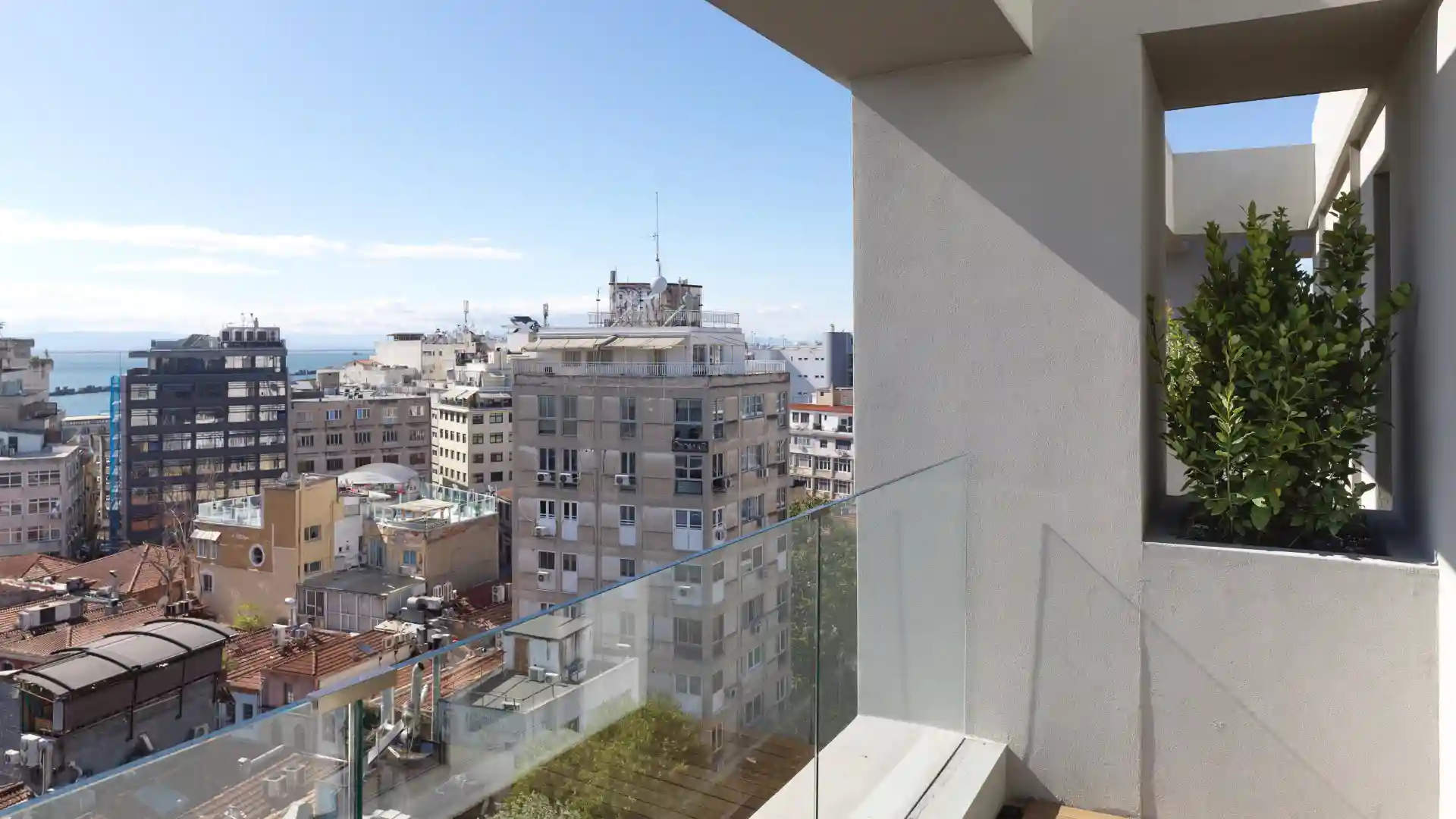 חדר אקזקיוטיב עם גישה לטרקלין העסקים