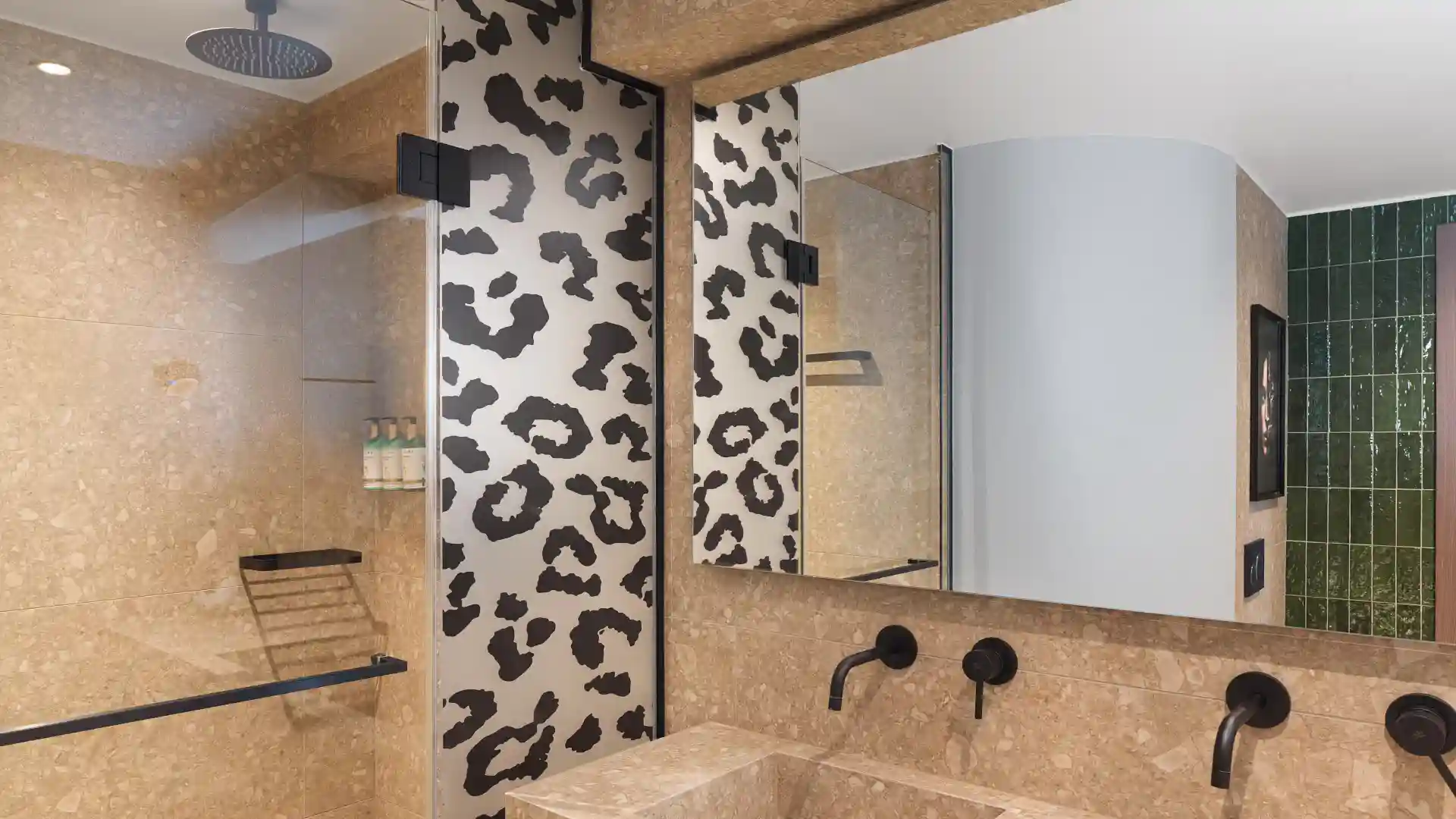 סוויטת NYX עם נוף לים וגישה לטרקלין העסקים