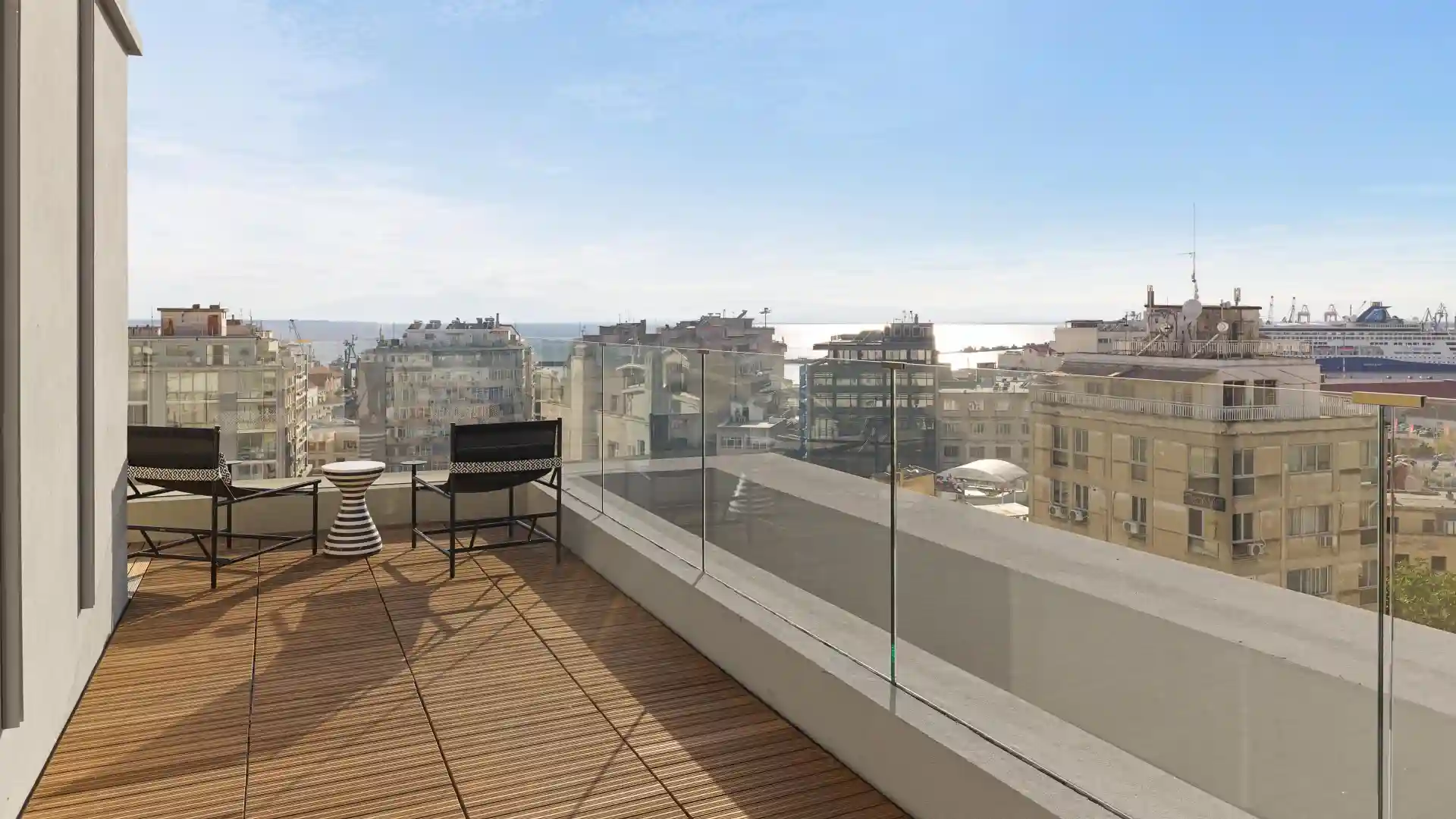 סוויטת NYX עם נוף לים וגישה לטרקלין העסקים