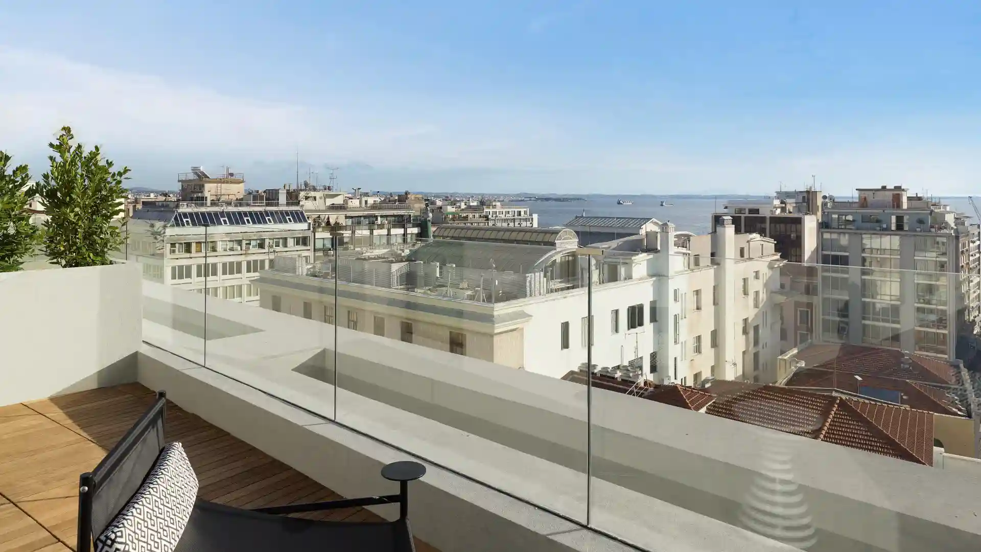 סוויטת NYX עם נוף לים וגישה לטרקלין העסקים