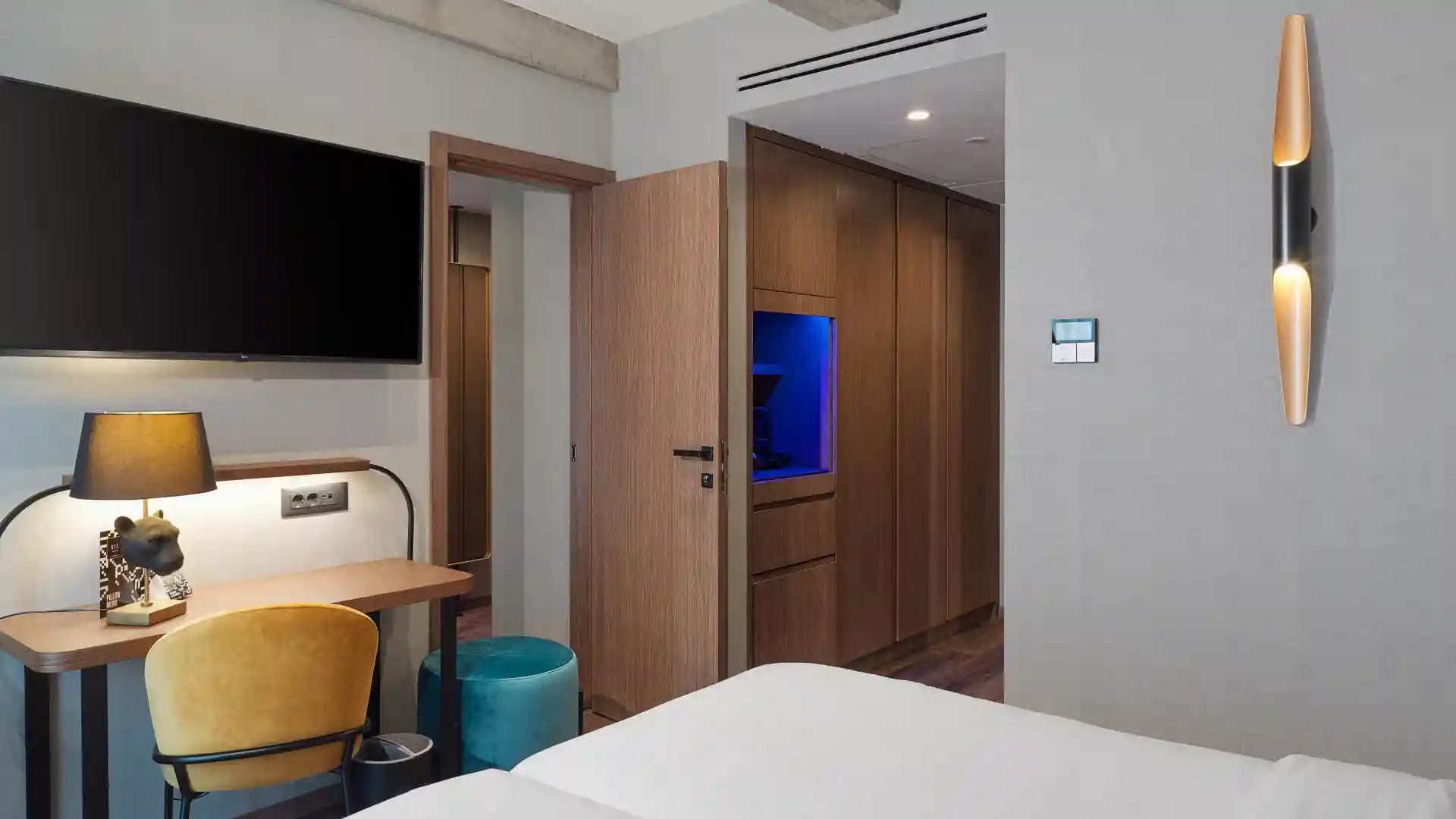 חדר סופריור Down to Earth